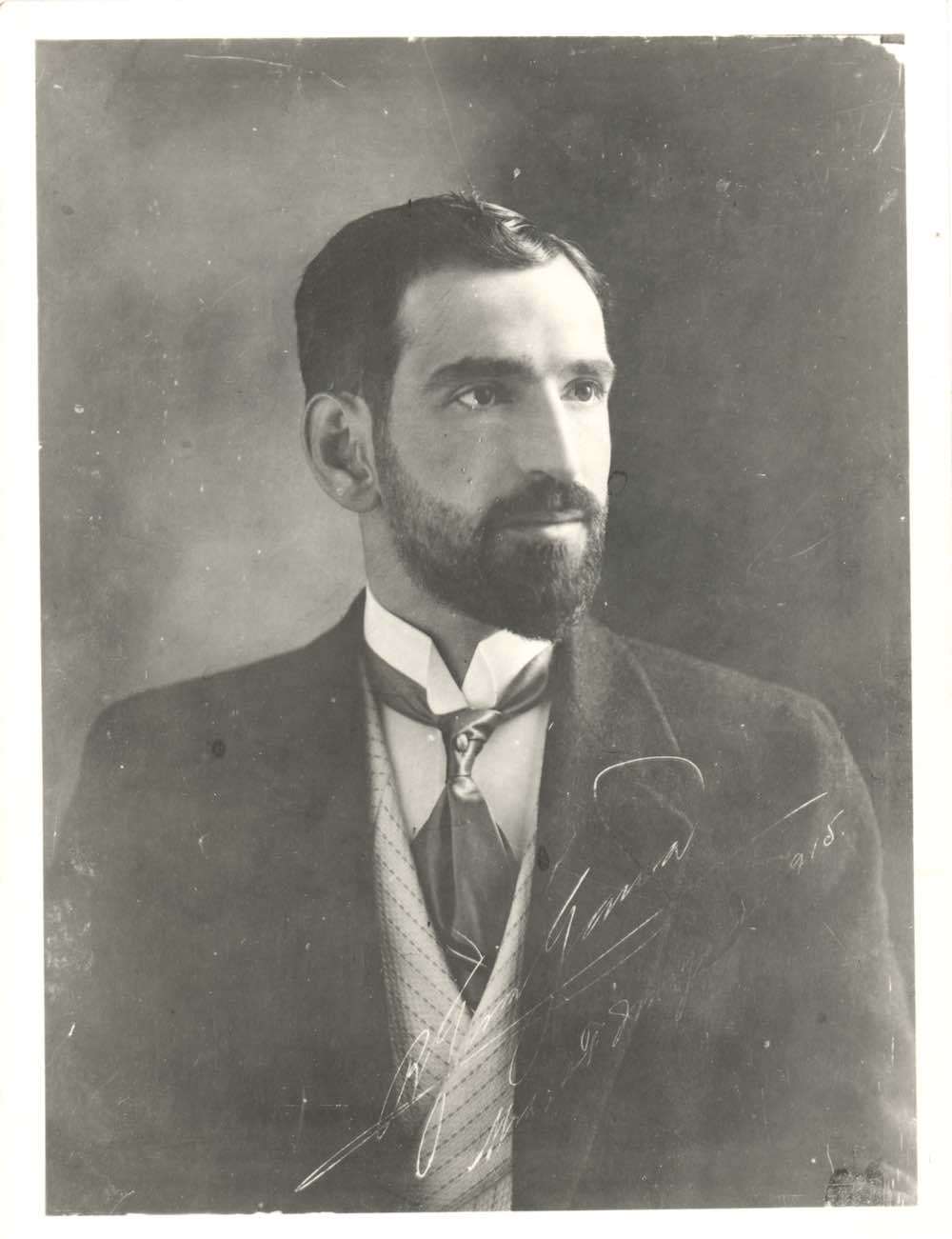 Roque González Garza | Fondos Especiales de la Universidad Panamericana y Archivo y Fototeca del General Roque González Garza