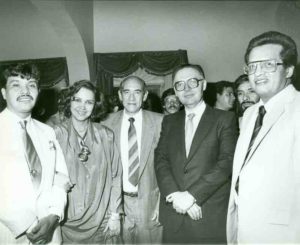 Comida con el rector Jorge Carpizoen la Ex Hacienda de Tlalpan. 7 de diciembre de 1988. Leticia de Anda, Alfonso López Tapia, Jorge Carpizo | Archivo Fotográfico CCH